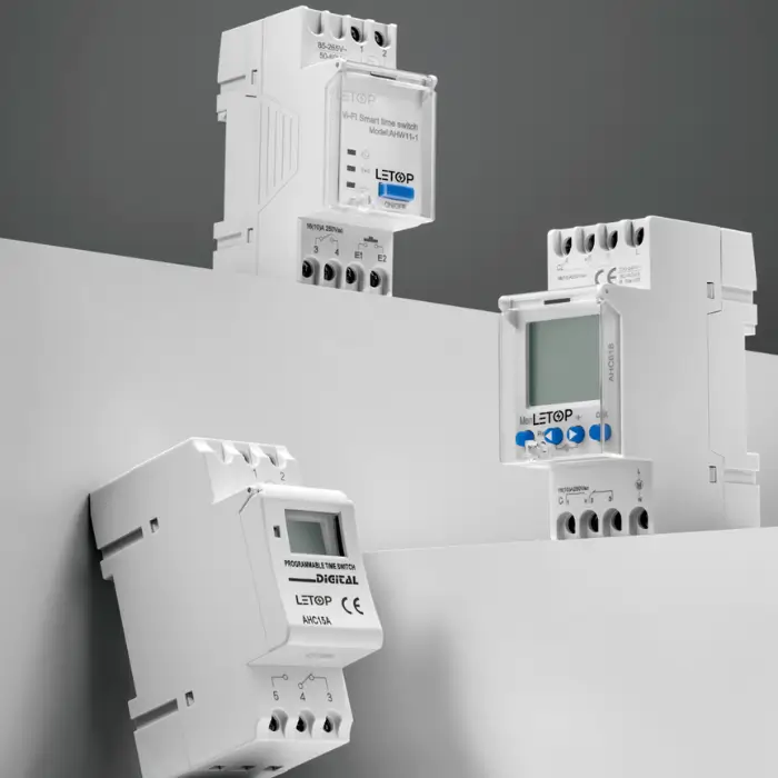 Minuterie éléctronique - 10 fonctions - 3 relais inverseurs 8A. - 1