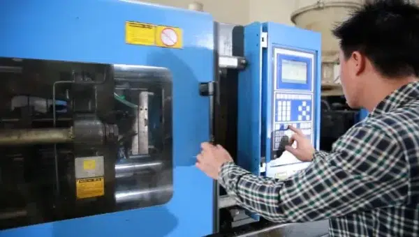 plastic-part-production-600x340